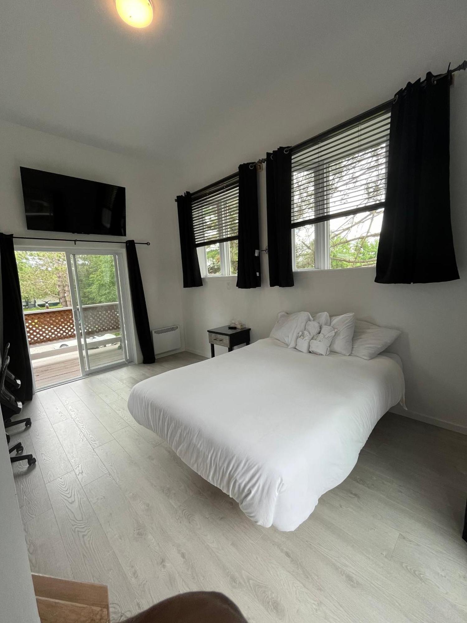 Auberge De Ferme-Neuve Lac-Saint-Paul Exteriér fotografie