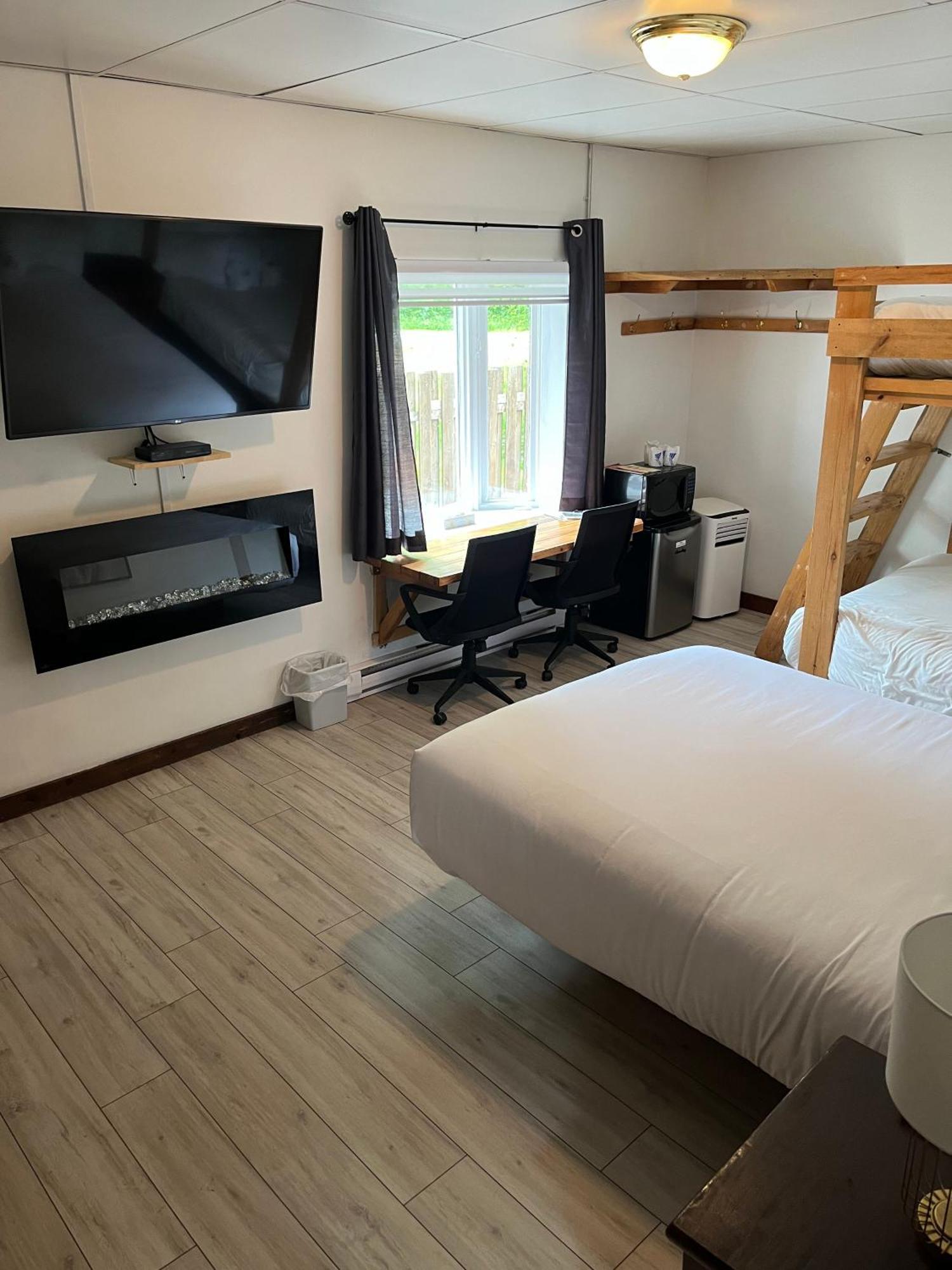 Auberge De Ferme-Neuve Lac-Saint-Paul Exteriér fotografie
