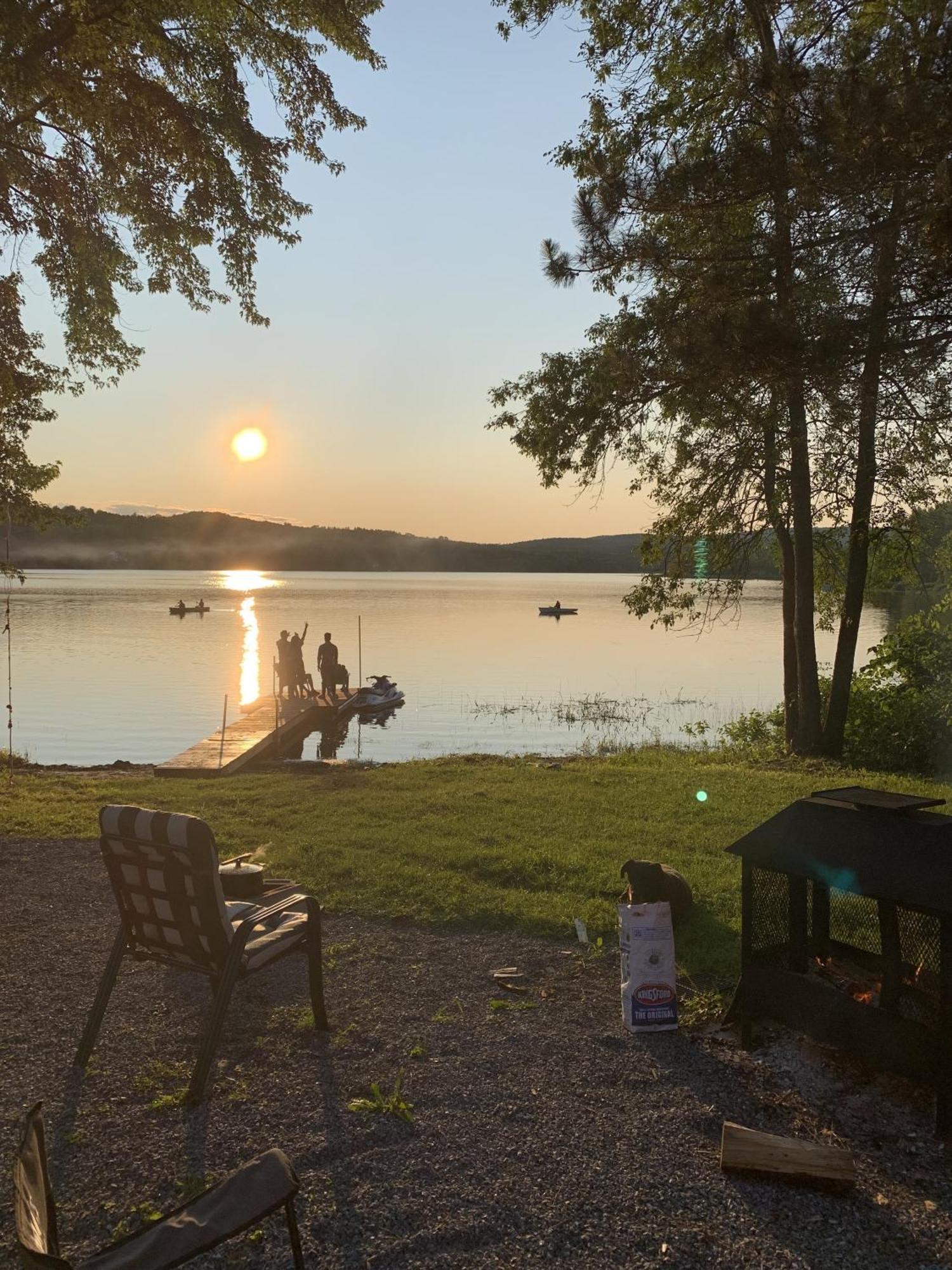 Auberge De Ferme-Neuve Lac-Saint-Paul Exteriér fotografie