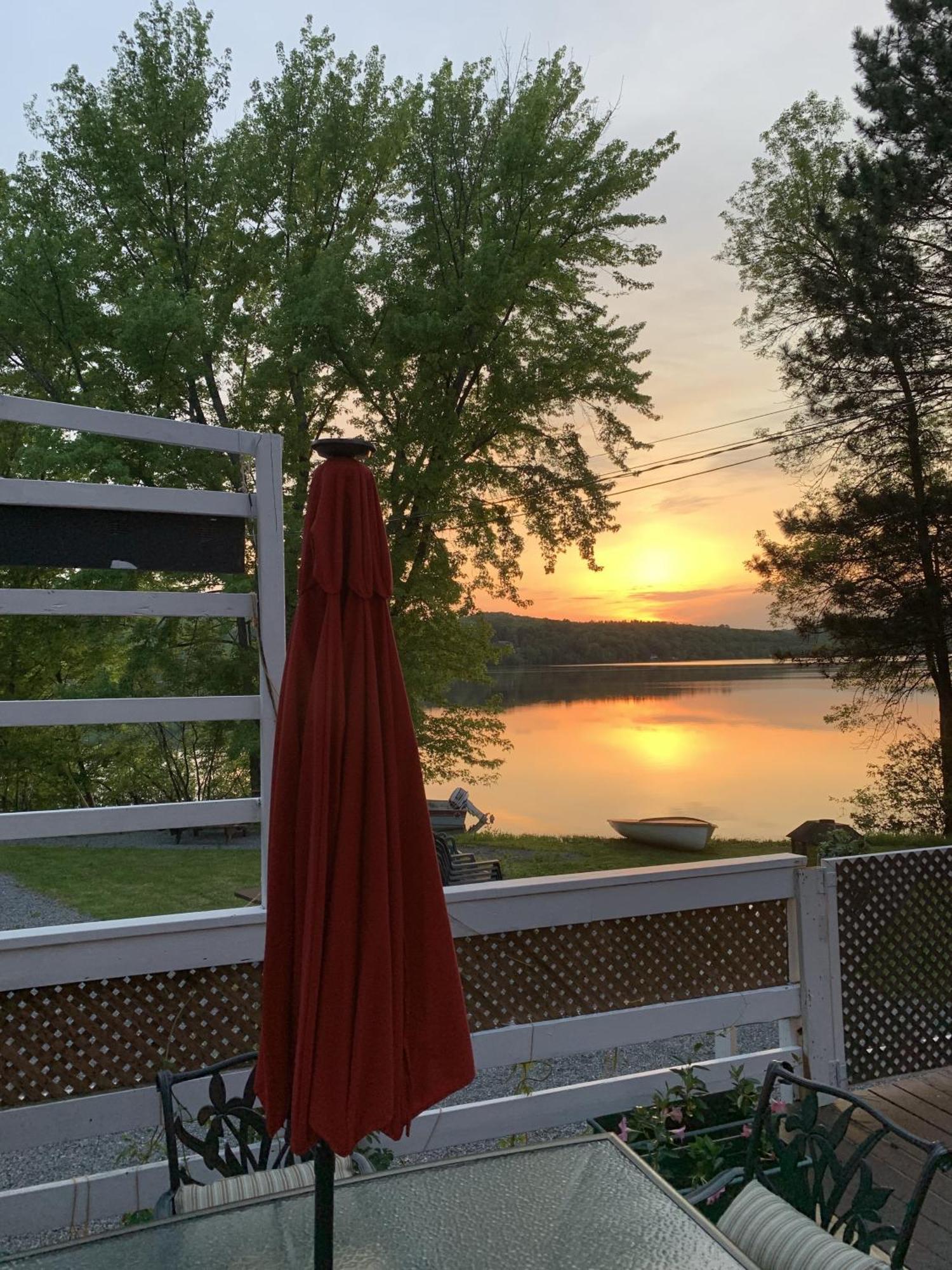 Auberge De Ferme-Neuve Lac-Saint-Paul Exteriér fotografie